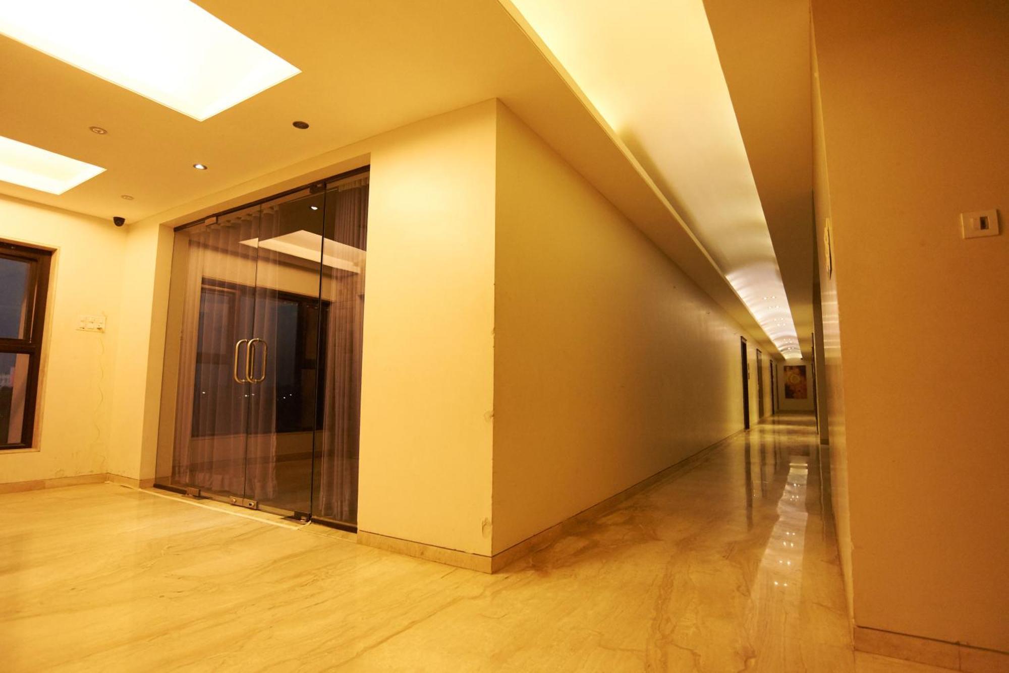 Jc Castle Hotel Ширди Екстериор снимка