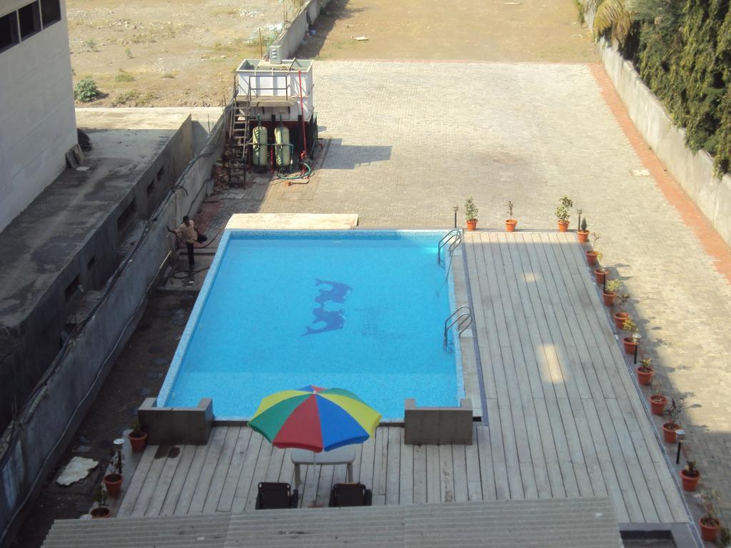 Jc Castle Hotel Ширди Екстериор снимка