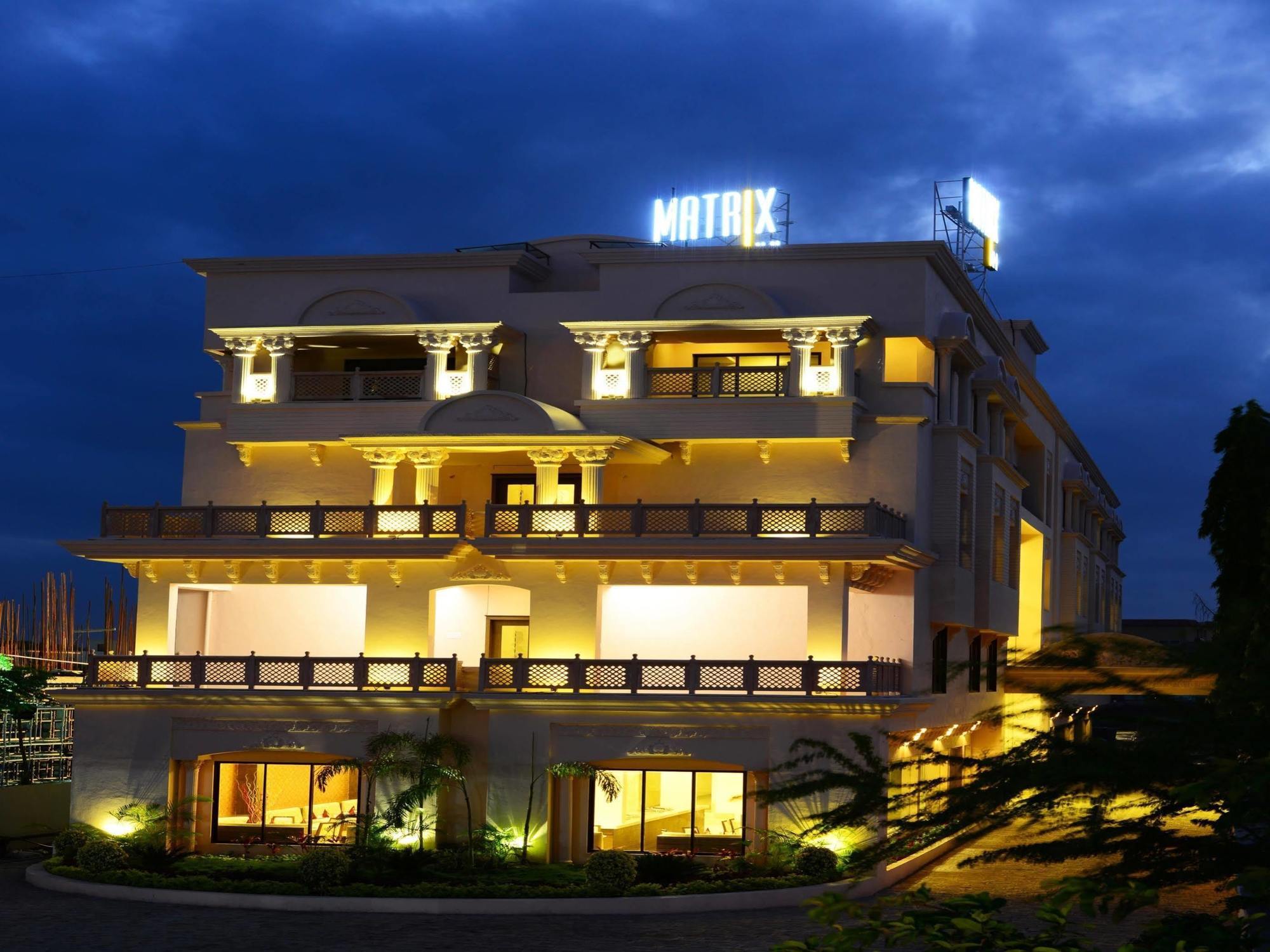 Jc Castle Hotel Ширди Екстериор снимка